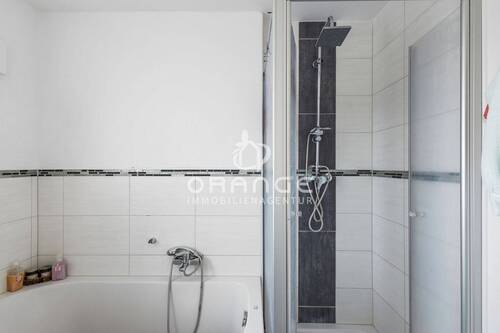 Badewanne und Dusche - 