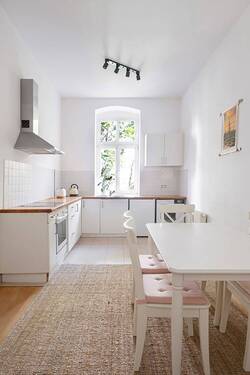 Küche mit Essbereich - 3 Zimmer Etagenwohnung in Berlin