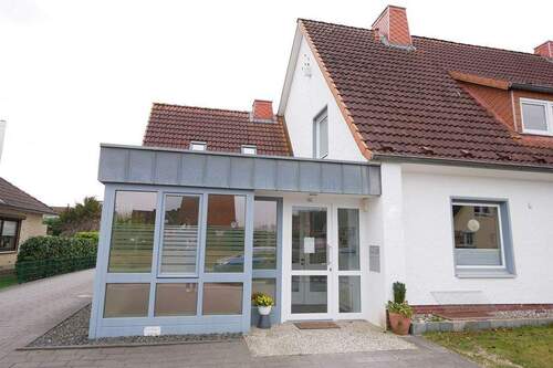 Eingang und 2x KFZ-Stellplatz - Tornesch - zentrumsnah - vielseitig nutzbare modernisierte Gewerbefläche