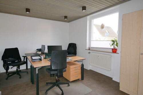 Büro/Praxisraum/Zimmer im EG - Büro mit 124,00 m&sup2; in Tornesch zur Miete