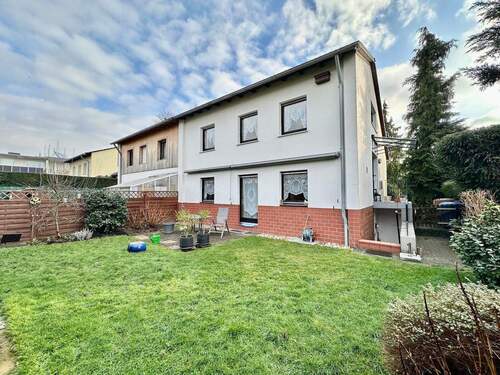 Hausansicht Rückseite - 4 Zimmer Doppelhaushälfte zum Kaufen in Neuss