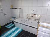 Badewanne, WC im Bad - 
