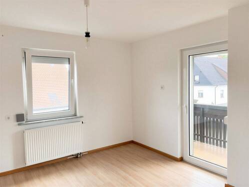 Zimmer OG mit Zugang Balkon - 