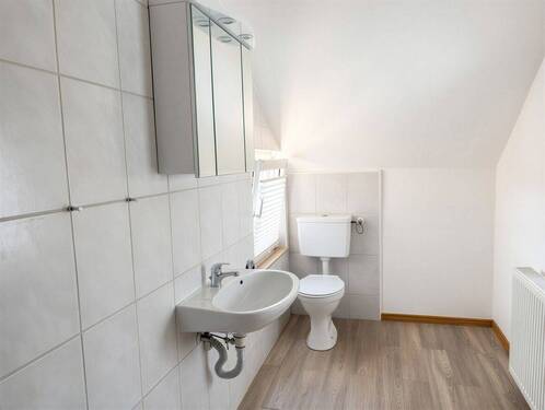 WC OG mit Fenster - 