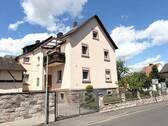 Außenansicht Eingang - Charmantes Haus mit Potential in Schweinheim