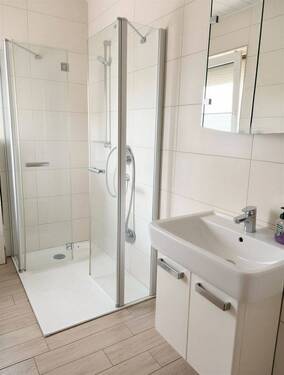 Bad EG mit Fenster - 