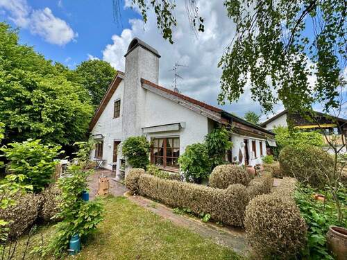 Objektansicht - Freistehendes 1-Familien-Haus mit zwei Garagen