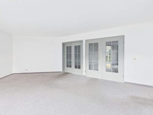 Wohnbereich und Küchenzugang - 