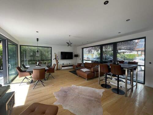 Wohnzimmer - 7 Zimmer Einfamilienhaus in Burgthann