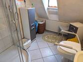 Bad mit Dusche oben - 
