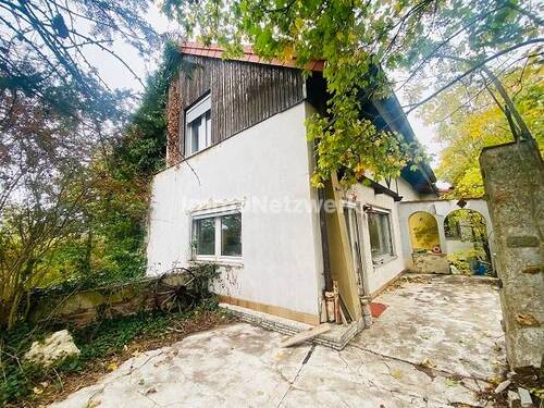 Ausenansicht mit Terrasse - 7 Zimmer Einfamilienhaus in Hof
