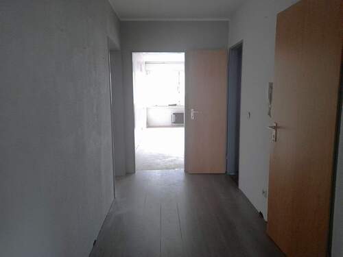 Diele - Etagenwohnung mit 87,00 m&sup2; in Solingen zur Miete