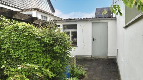 Garage - vom Garten aus - 