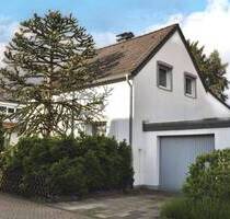 Sonniges Wohnen: charmantes EFH, 6 Zimmer, Einliegerwohnung möglich, großer Garten, Garage - Düsseldorf Wersten