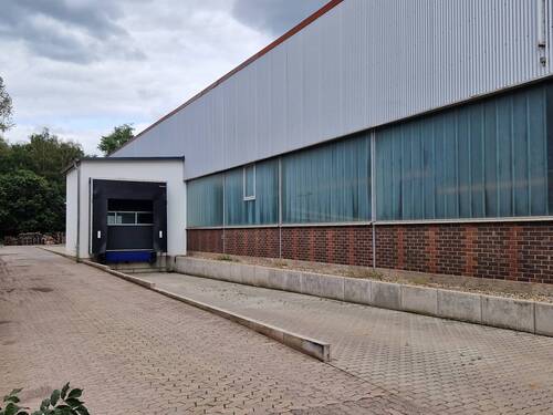 Rampentor H2 - Halle mit 2 modernen Rampentoren (H2)