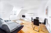 Wohnzimmer - 2 Zimmer Etagenwohnung zur Miete in München