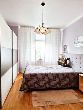 1.OG Schlafzimmer 1 - 