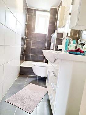 EG Badezimmer - Einfamilienhaus mit 204,00 m&sup2; in Krefeld zum Kaufen