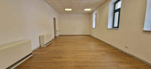 Gewerberaum - Renovierte Gewerbeeinheit im Zentrum von Bitterfeld