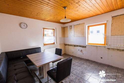 Küche - 7 Zimmer Einfamilienhaus in Kleinkahl
