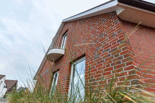 Fassade - Mittendrin im Grünen: Traumhaus mit vier Wohneinheiten am Park