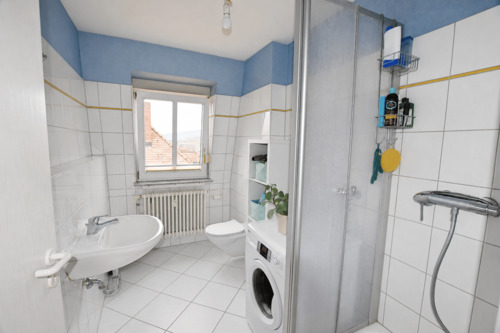 Badezimmer - 3 Zimmer Etagenwohnung zur Miete in Würzburg