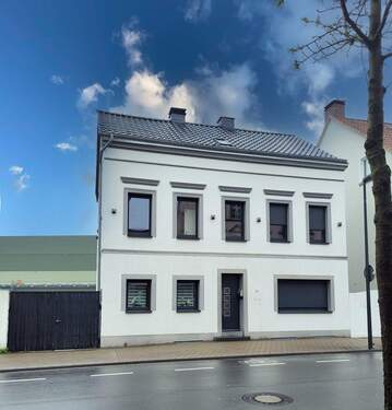 Frontansicht - Ein- oder Mehrgenerationenhaus in zentraler Lage von Neheim