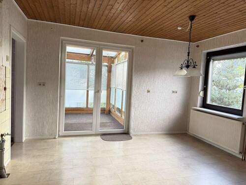 EG: Küche/Essen mit Zugang zu Wintergarten/Terrasse - 