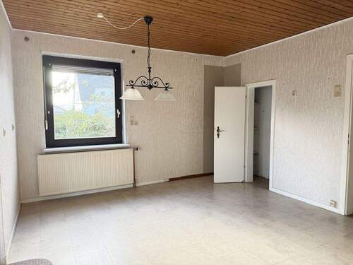 EG: Küche/Essen + Speisekammer - 