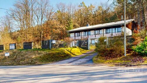 Straßenansicht - Hofeinfahrt - 