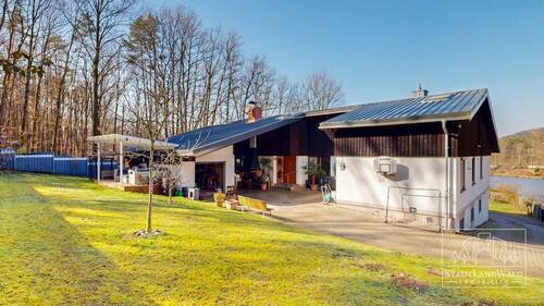 Garten mit Hof, Garage und Grill - 