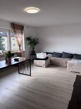 Wohnzimmer - 3 Zimmer Etagenwohnung zum Kaufen in Donaueschingen