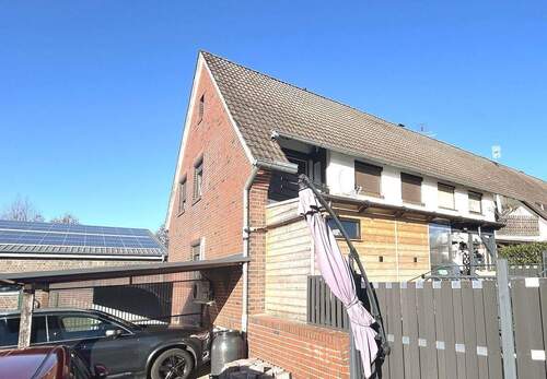 Ansicht Süd Carport - Reihenendhaus mit 95,00 m&sup2; in Zeven zum Kaufen