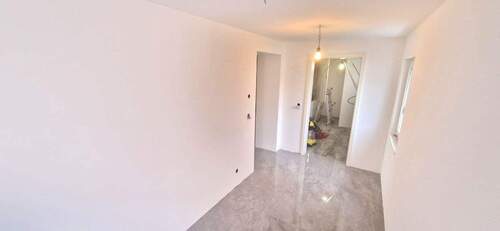 Zugang vom Flur in die Wohnküche - Einfamilienhaus mit 152,00 m&sup2; in Torgau zum Kaufen