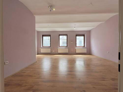 Wohnraum zur Straßenseite EG - Mehrfamilienhaus, Wohnhaus mit 220,00 m² in Berlin zum Kaufen
