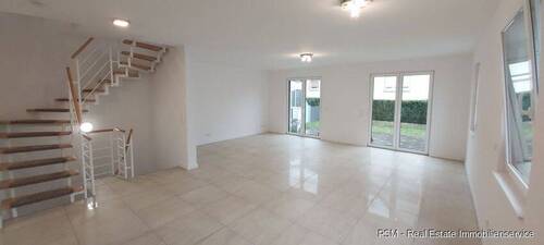 Wohnzimmer mit Terrasse - *Gehobenes und modernes Niedrigenergie Reiheneckhaus mit Terrasse und Garten in bevorzugter Lage*