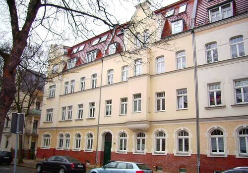 Außenansicht - Eine ganze Etage nur für Sie! DG-Wohnung, 4 Zimmer, Gäste-WC, Balkon, vermietet!