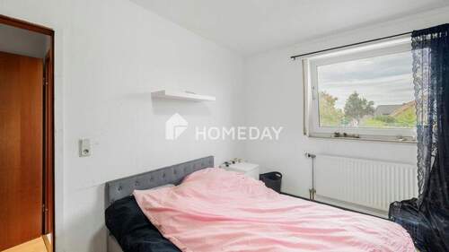 1. OG Schlafzimmer 1 - 