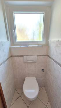 OG Gäste WC mit Fenster - 