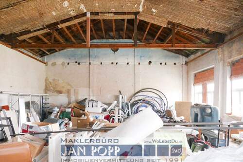 Saalbereich zum Wohngebäude - 