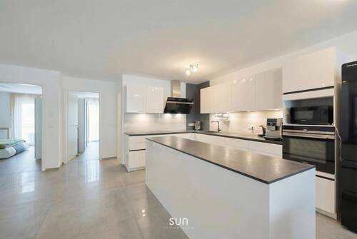 KÜCHE - Attraktive 3-Zimmer-Wohnung mit EBK und Balkon in Eschborn - ideale Kombination aus Lage & Komfort