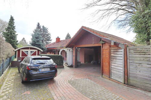 Zufahrt und Carport - 