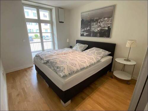 Schlafzimmer mit Balkonzugang (Nord-West-Ausrichtung) - 