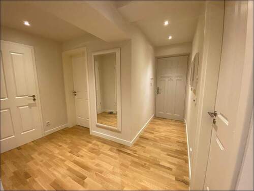 Geräumiger Flur- bzw. Eingangsbereich - 