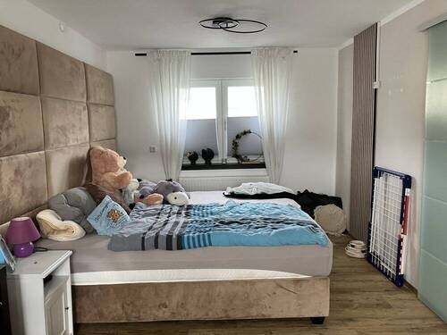 OG: Schlafzimmer 1 - 