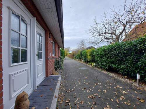 Hauseingang mit Auffahrt - 3 Zimmer Einfamilienhaus zum Kaufen in Schülp