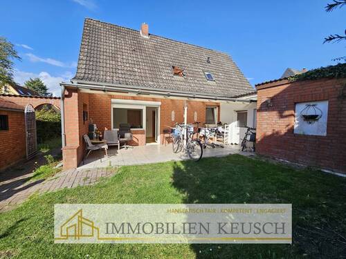 Gartenansicht inkl. überd. Terrasse - Preis reduziert ! 1-2 Fam.haus TOP-vermietet oder zur Selbstnutzung im begehrten Achim-Bierden