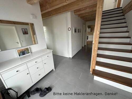Eingang mit Garderobe - 8 Zimmer Einfamilienhaus zum Kaufen in Dettingen