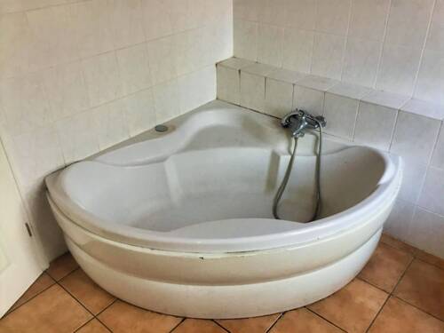 Erdgeschoss Bad links - 