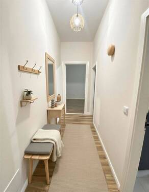 Flur - (KI generiert) - Gepflegte 2-Zimmer-Wohnung mit Innenhof-Balkon - bereits vermietet!